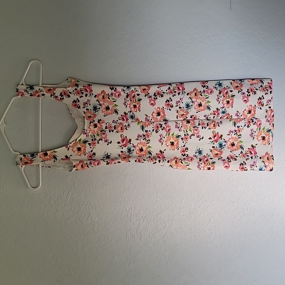 Dress - Picture 3 of 6